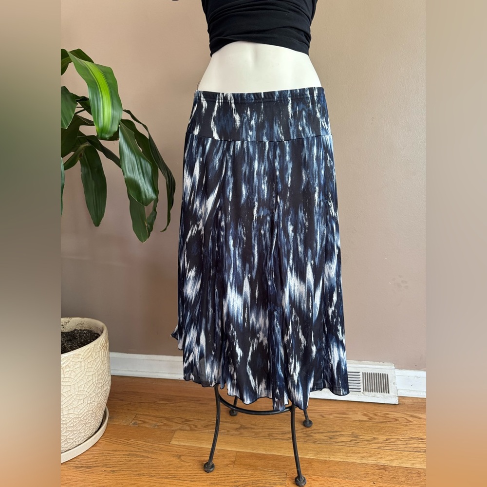 Elegant Black and White Patterned Midi Skirt